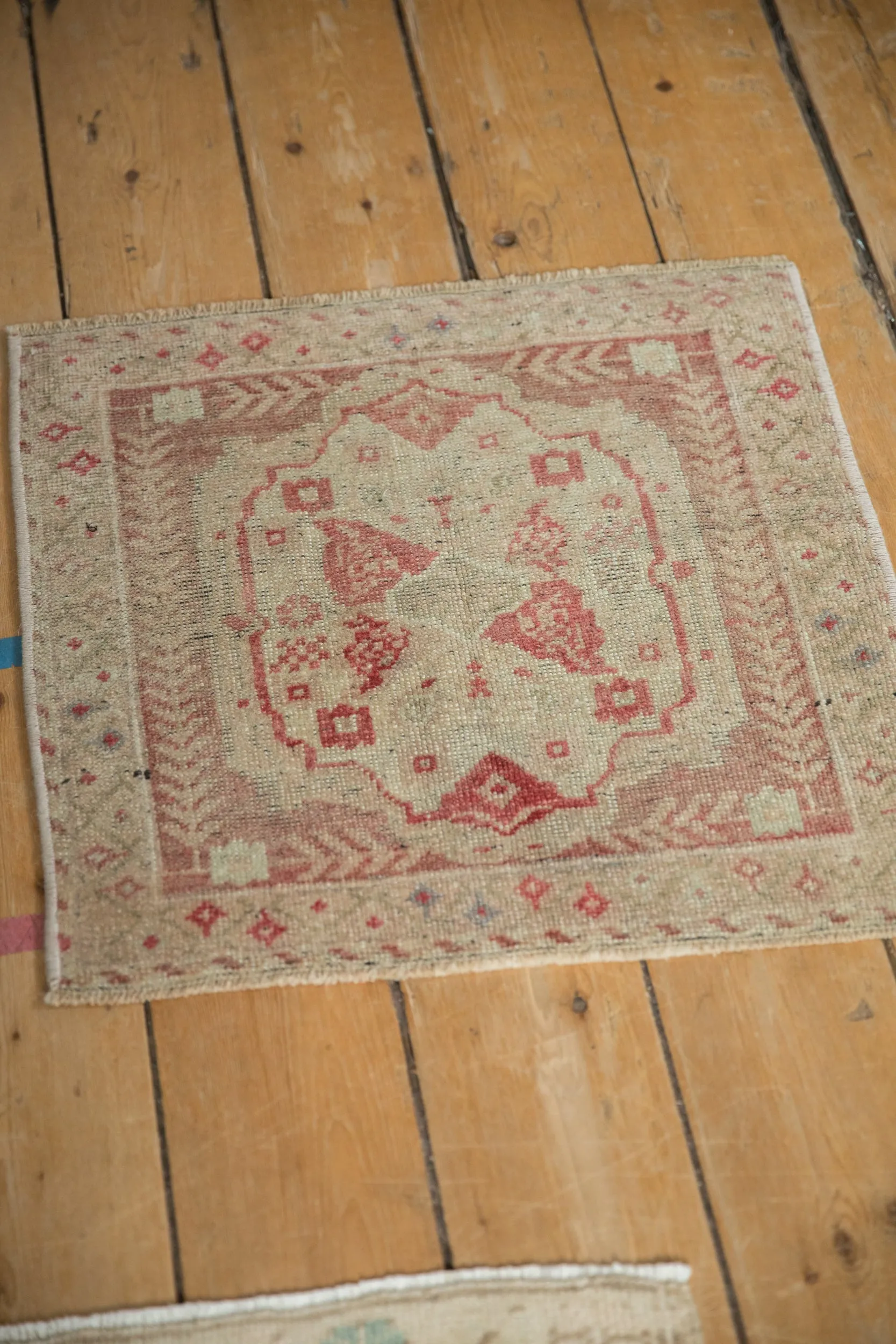 1.5x2 Vintage Distressed Oushak Square Rug Mat