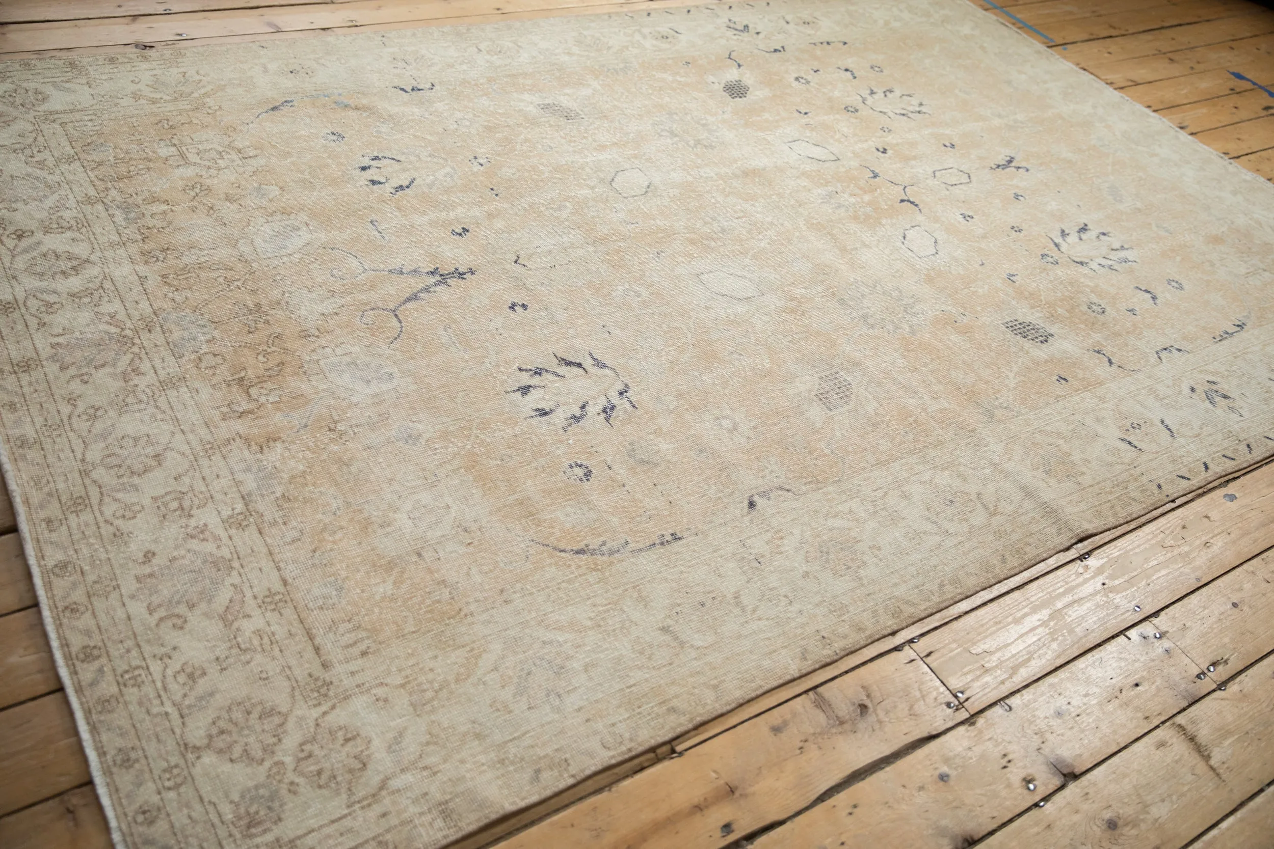 6.5x10 Vintage Distressed Sparta Carpet