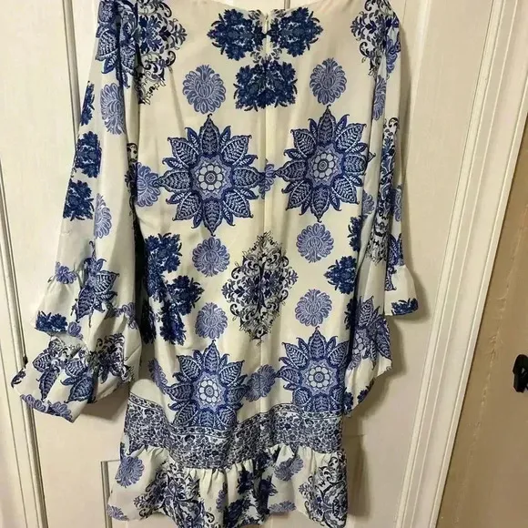 Betsy Johnson White/ Blue Floral Boho Kimona Longsleeve Ruffled Dress