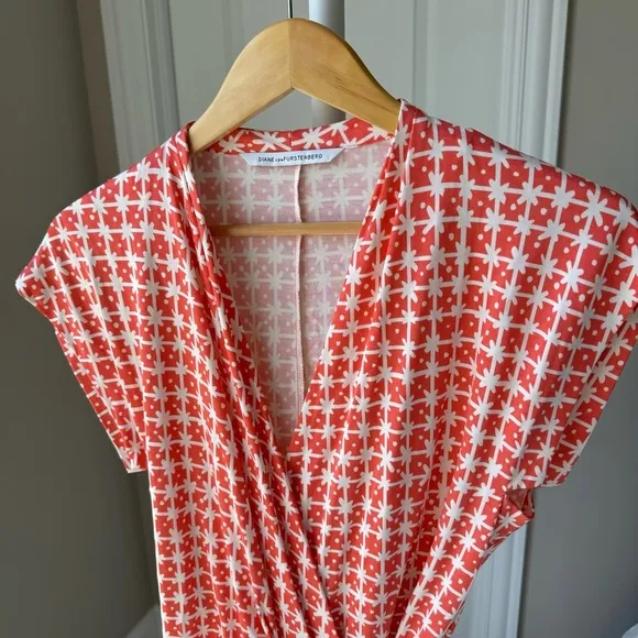 Diane Von Furstenberg 100% Silk Jersey Mindy Wrap Dress