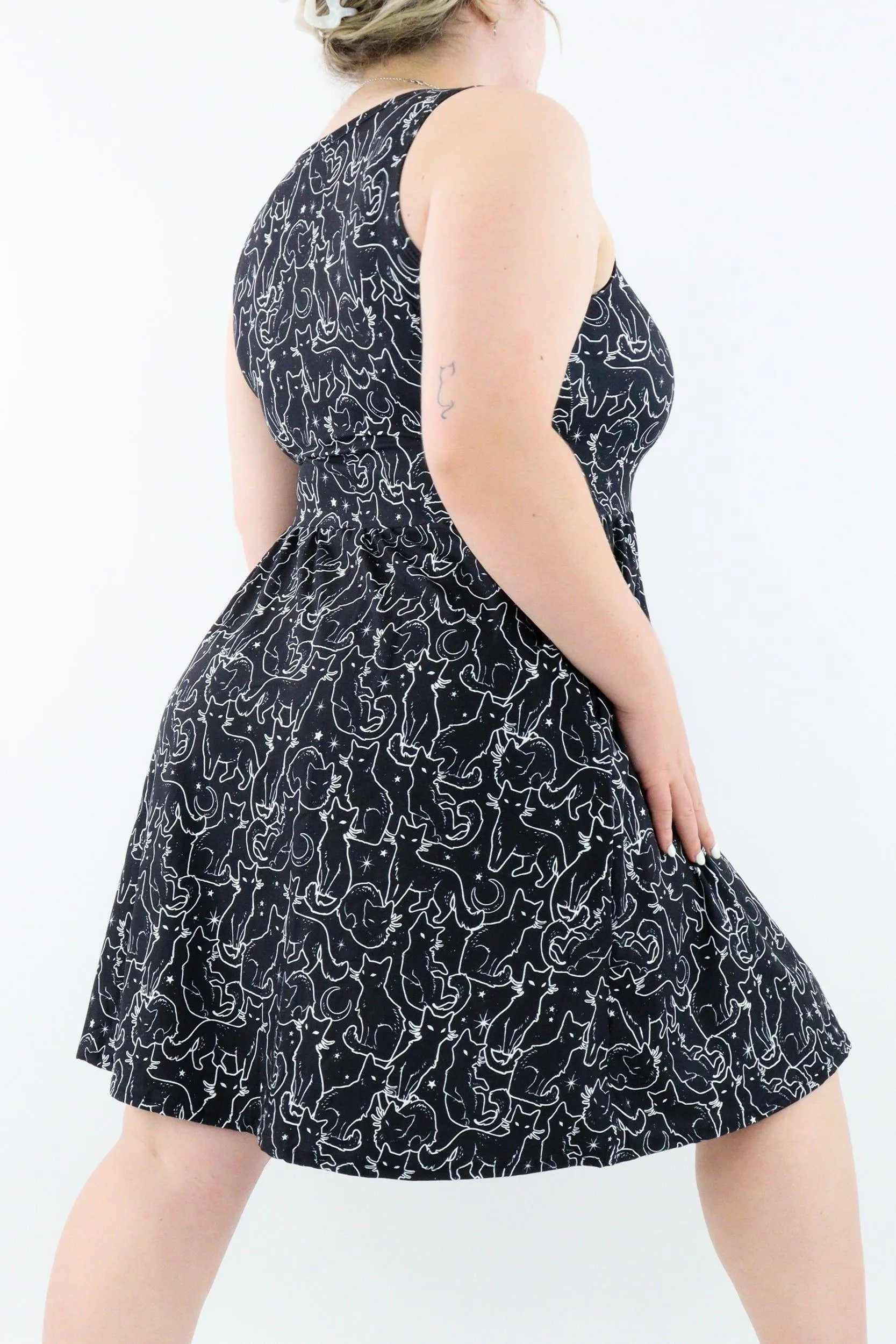 Familiar Cat - Sleeveless Skater Dress - Knee Length - Side Pockets