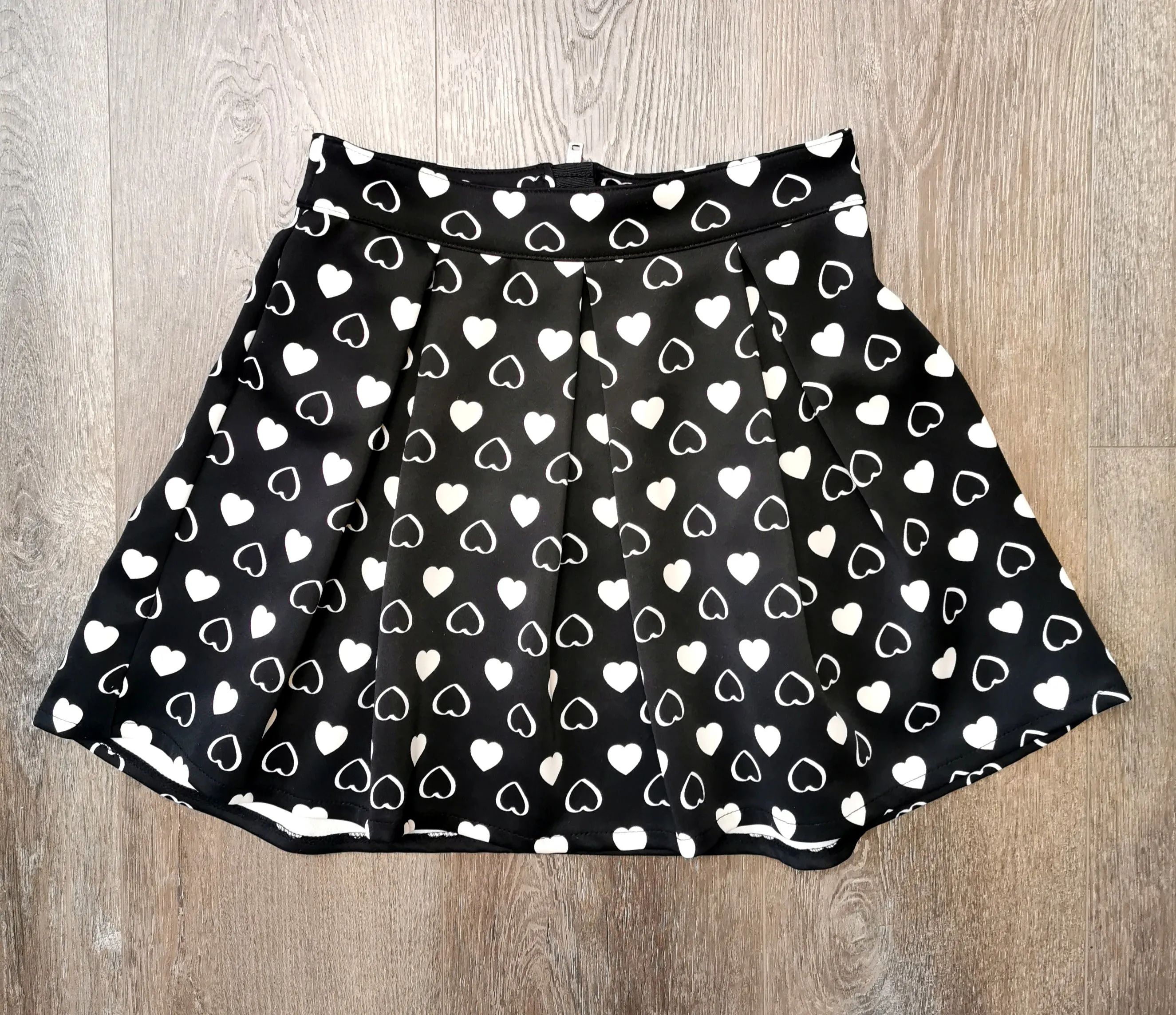 GIRL SIZE SMALL (10/12 YEARS) - BETHANY MOTA, Pleated Skirt EUC B52