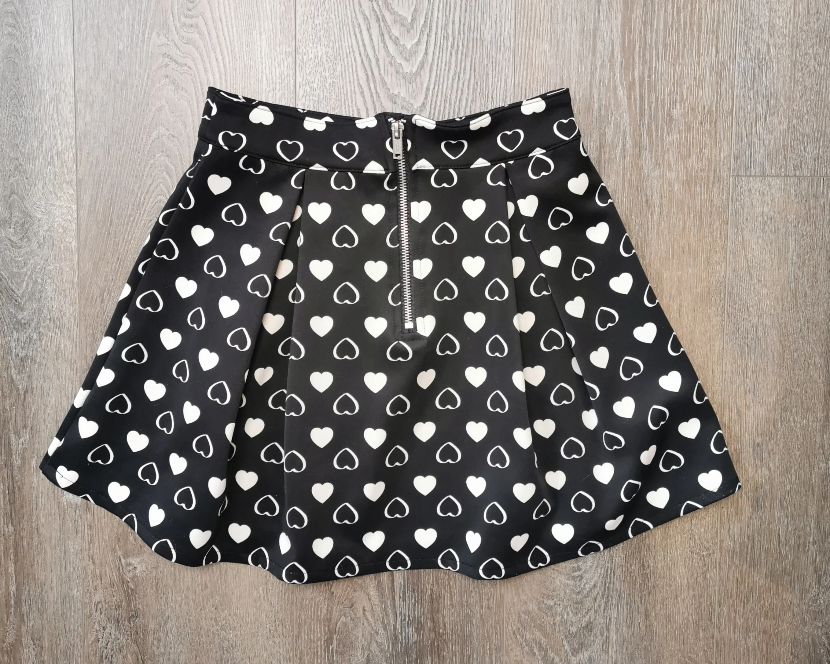 GIRL SIZE SMALL (10/12 YEARS) - BETHANY MOTA, Pleated Skirt EUC B52