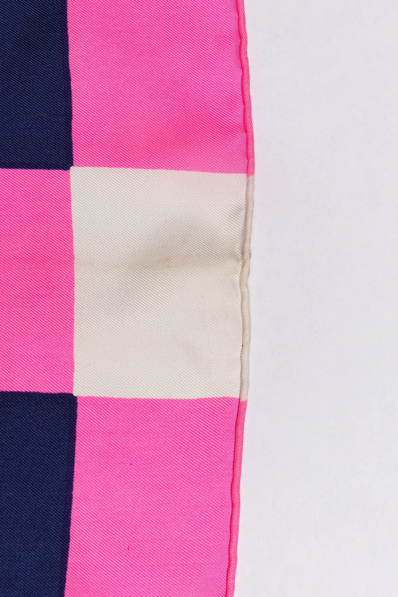 Hot Checker Border Scarf