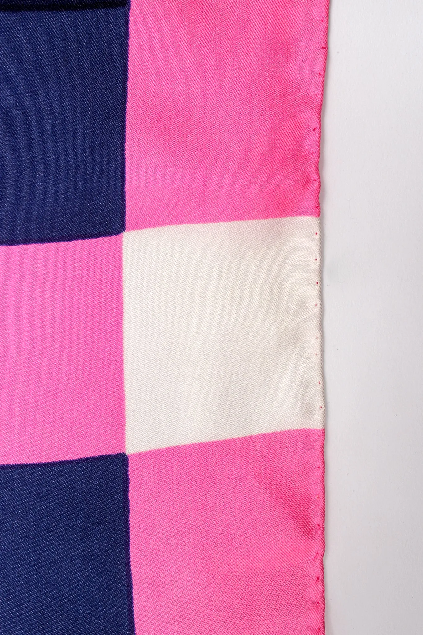 Hot Checker Border Scarf
