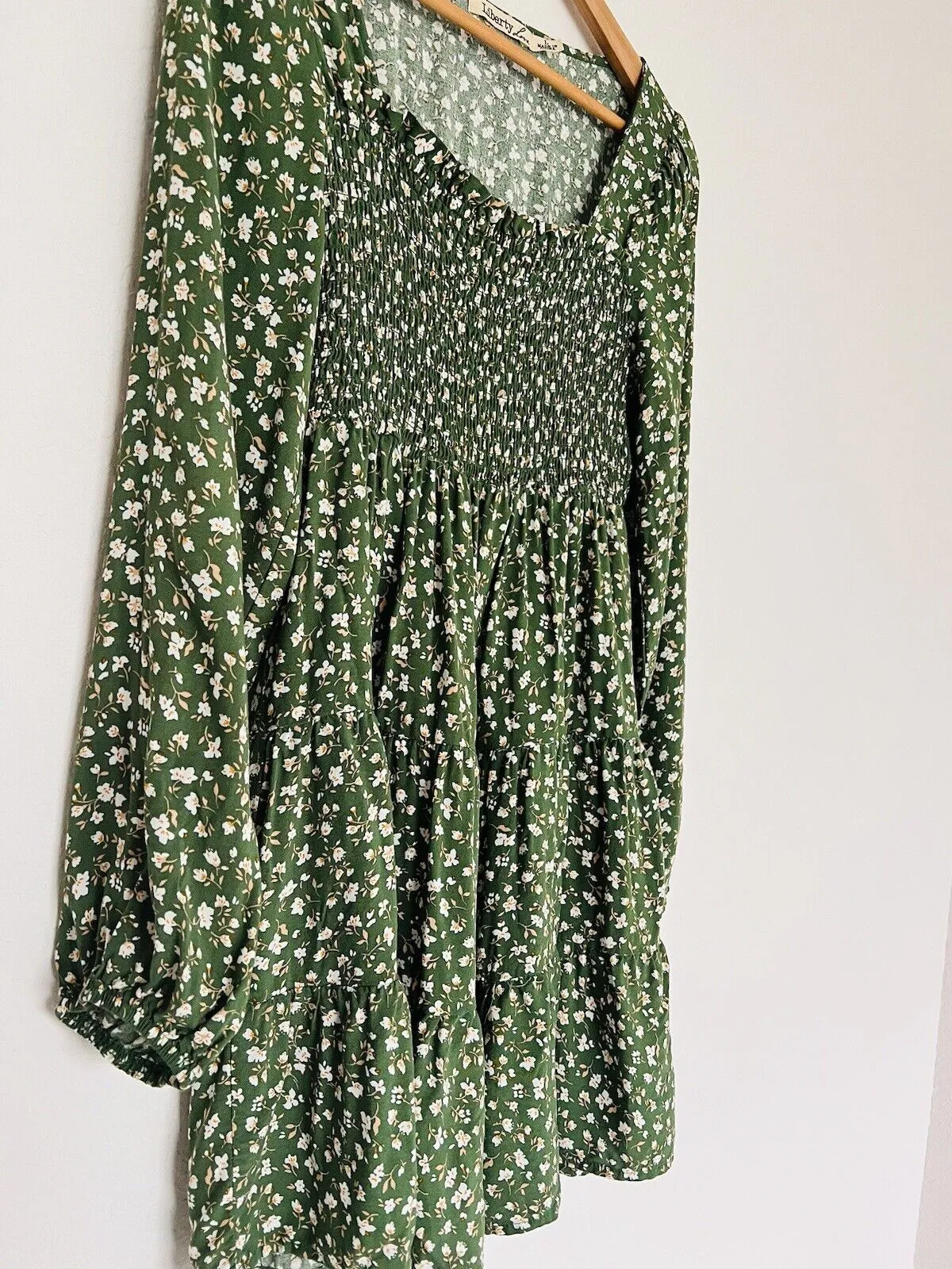 LIBERTY LOVE Green Smocked Dress Sz L Tiered Ditsy Flowers Balloon Sleeves Boho