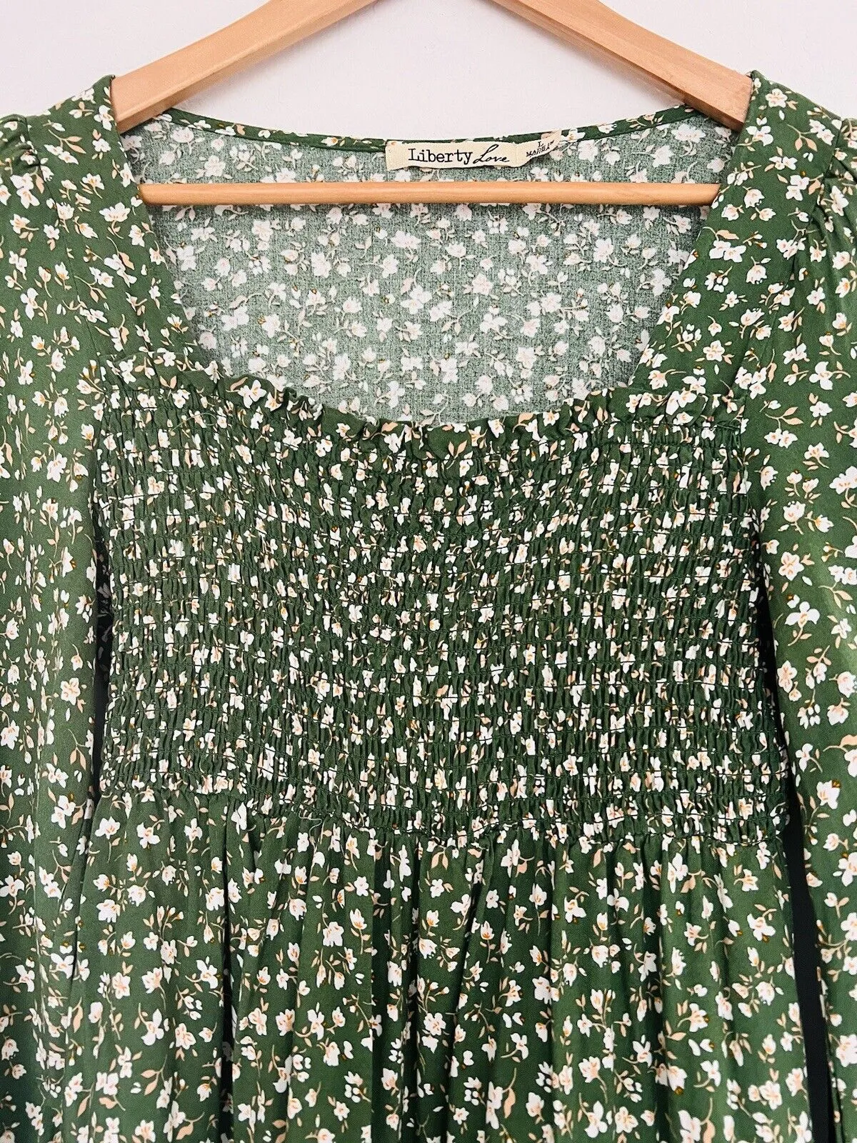 LIBERTY LOVE Green Smocked Dress Sz L Tiered Ditsy Flowers Balloon Sleeves Boho
