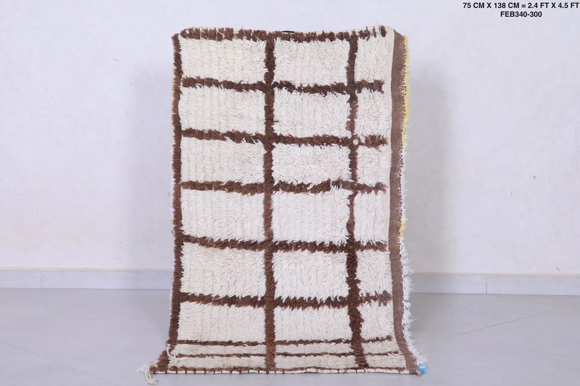 Moroccan Handmade Rug – Minimalist Checkered Design 2.4 x 4.5 ft