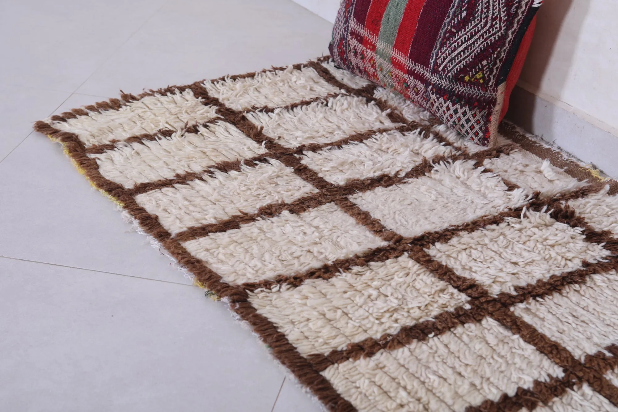 Moroccan Handmade Rug – Minimalist Checkered Design 2.4 x 4.5 ft
