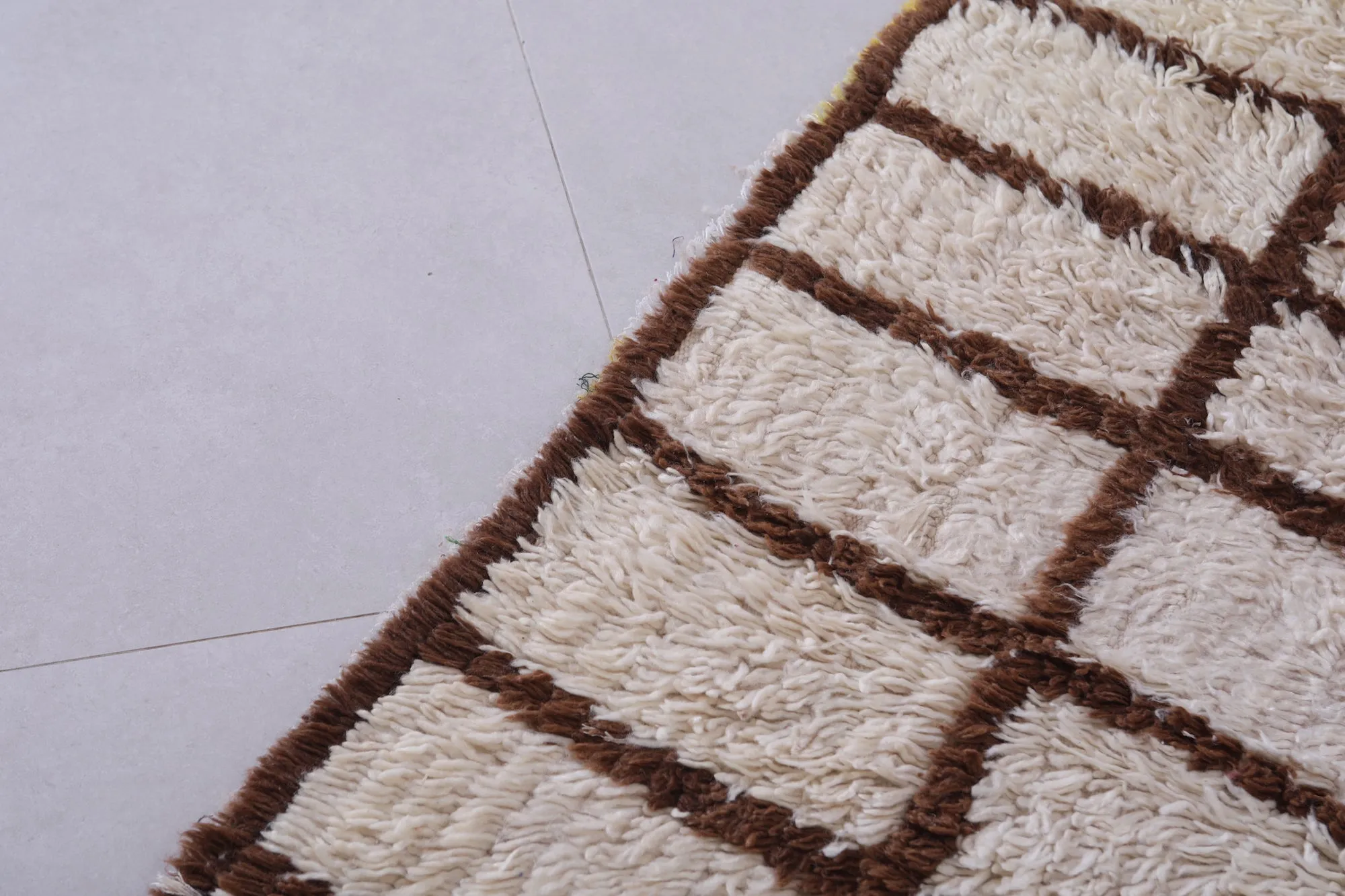 Moroccan Handmade Rug – Minimalist Checkered Design 2.4 x 4.5 ft