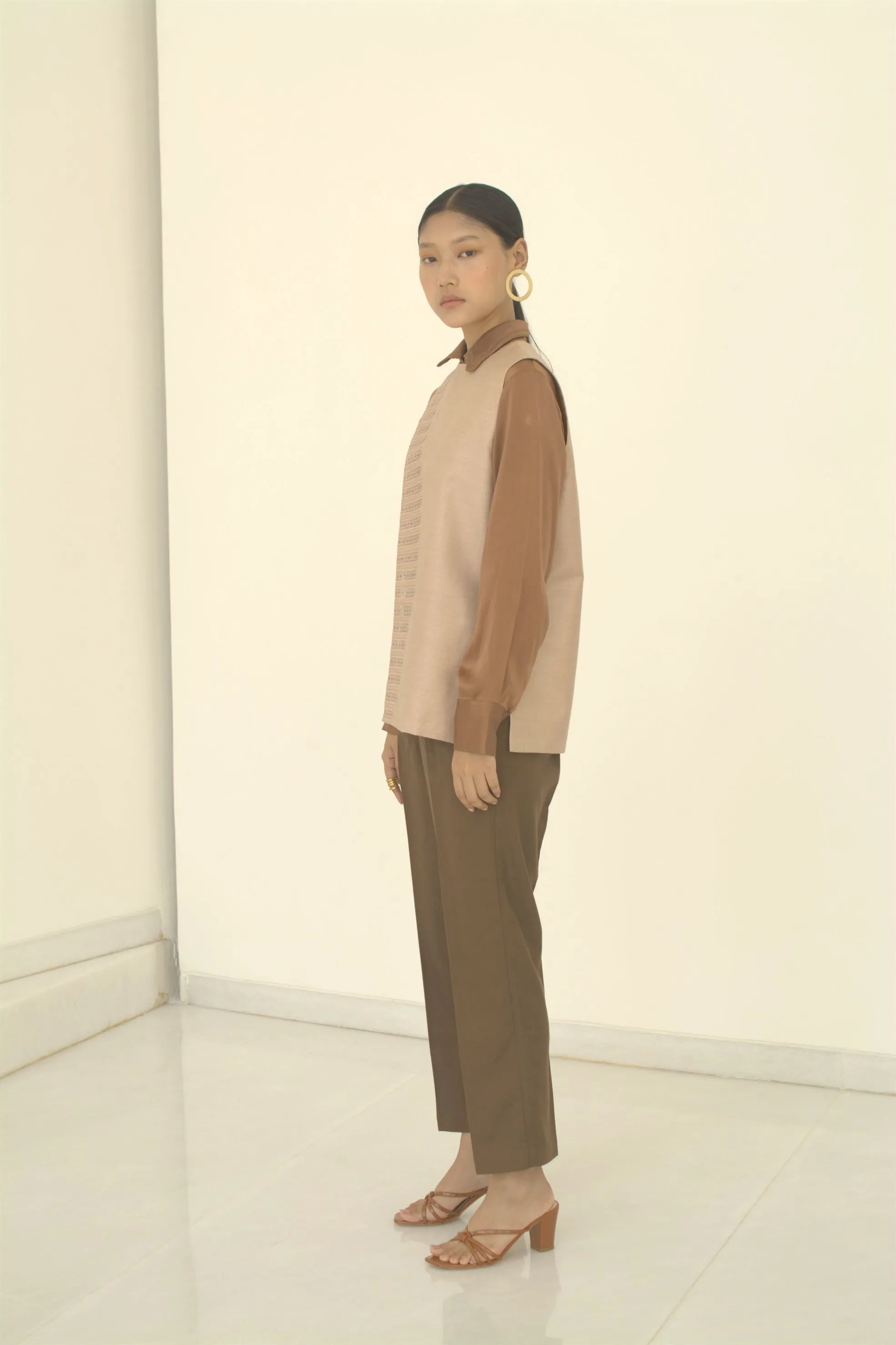 New Season Summer to Fall 2024-Overlay Wrap Embroidered Silk Off White-CR/TS/053-Suzanne-Fashion Edit Hemji