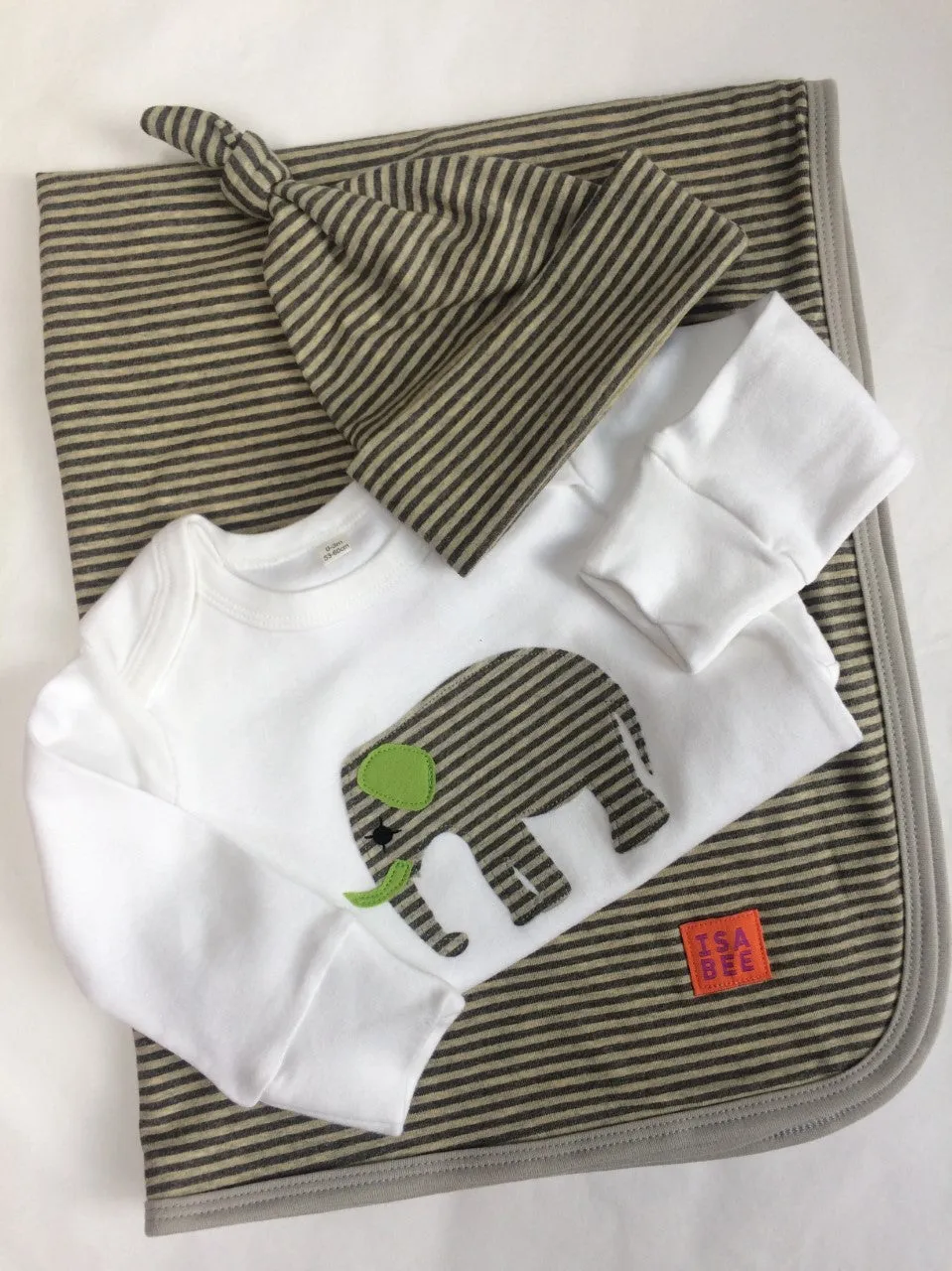Newborn Set - Cotton Blanket, Hat, Babygrow & Sleepsuit with Mitts