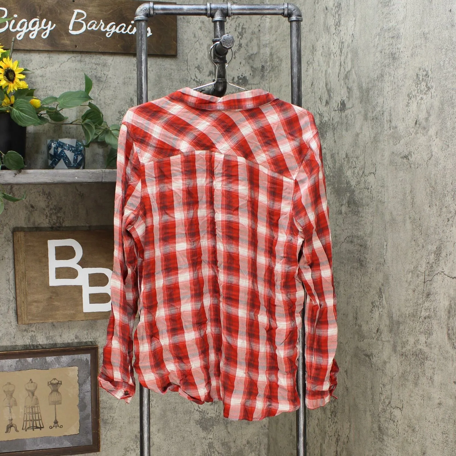 Universal Thread Women's Plaid Long Sleeve Button-Down Shirt