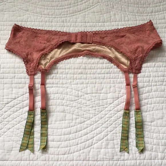 Victoria’s Secret Two Garters Vintage Style M/L NWT