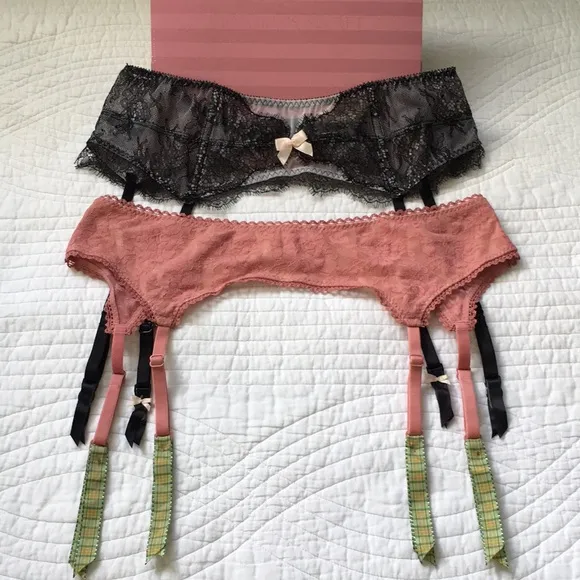 Victoria’s Secret Two Garters Vintage Style M/L NWT