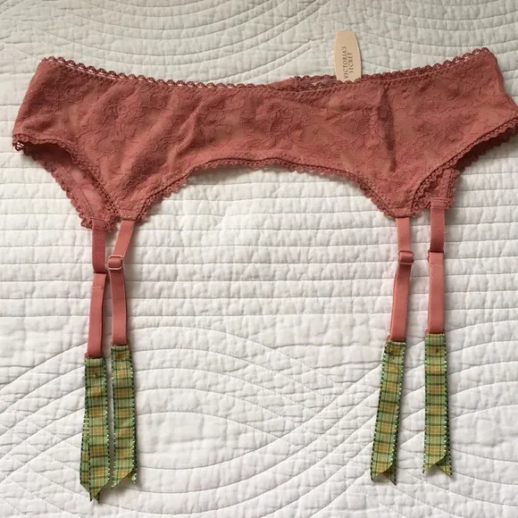 Victoria’s Secret Two Garters Vintage Style M/L NWT