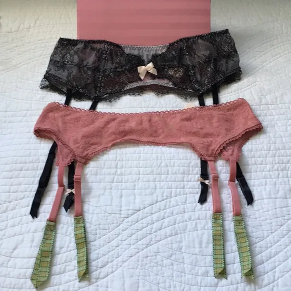 Victoria’s Secret Two Garters Vintage Style M/L NWT