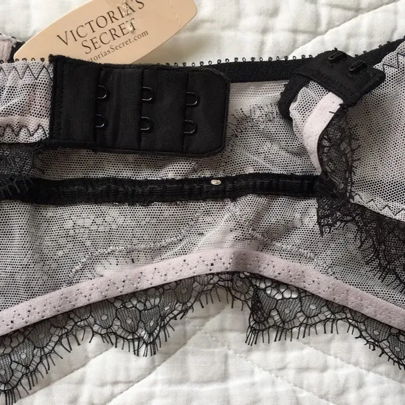 Victoria’s Secret Two Garters Vintage Style M/L NWT