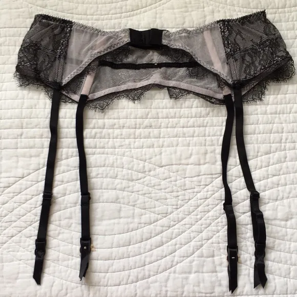 Victoria’s Secret Two Garters Vintage Style M/L NWT
