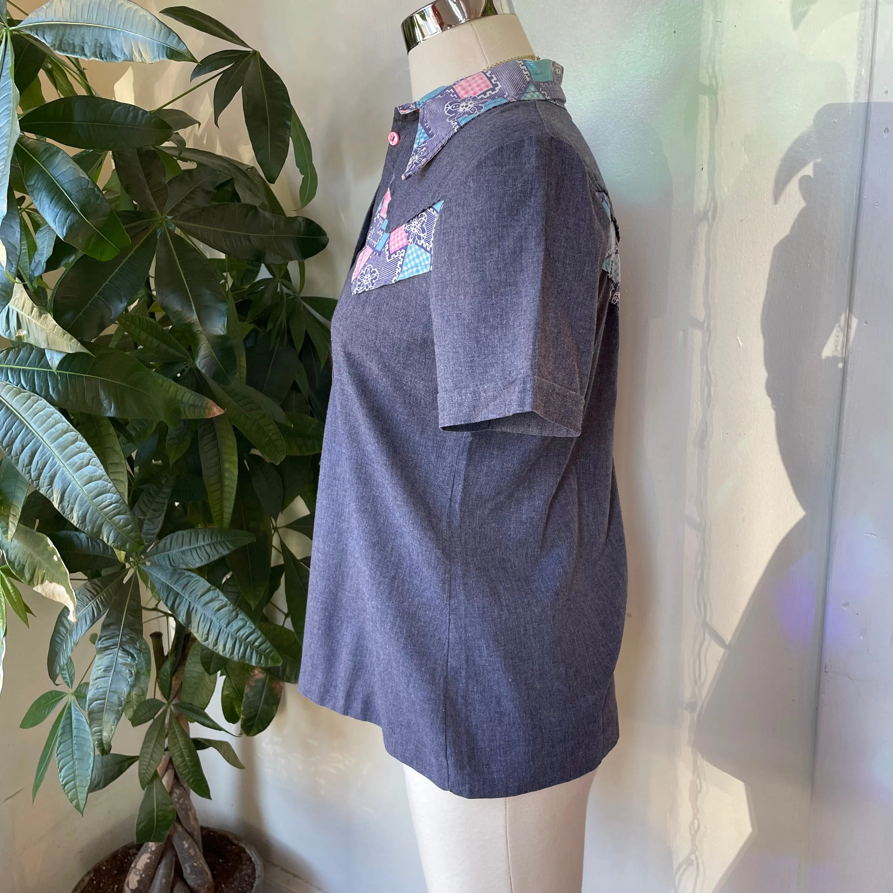 Vintage 70s chambray and faux patchwork short sleeve blouse // Sz small (HT23105)