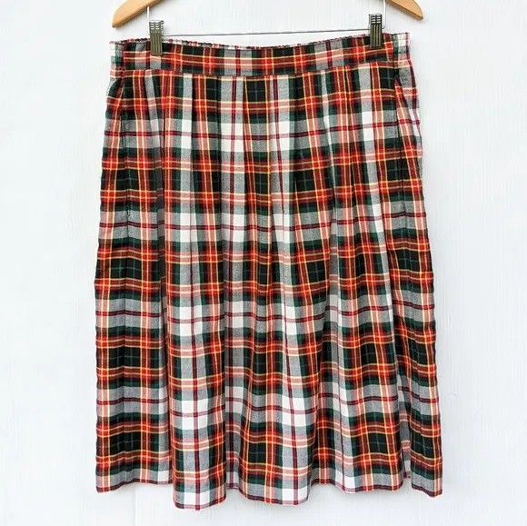 VINTAGE Baxter Wells red green holiday tartan plaid pleated midi skirt