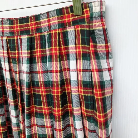 VINTAGE Baxter Wells red green holiday tartan plaid pleated midi skirt