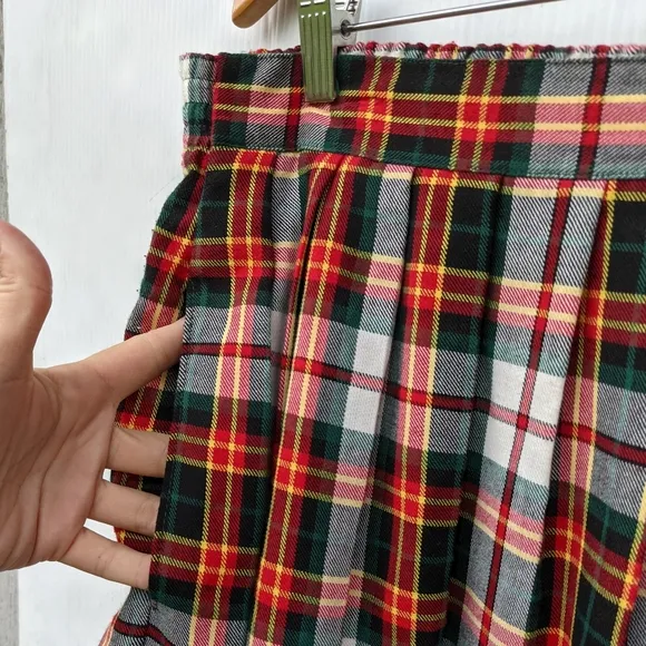 VINTAGE Baxter Wells red green holiday tartan plaid pleated midi skirt