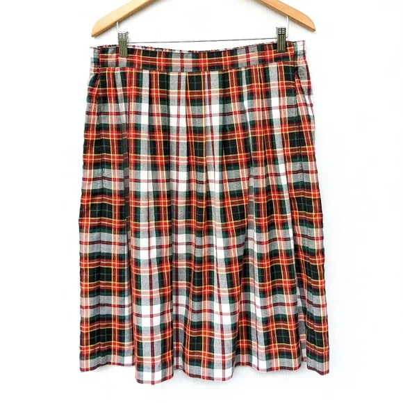 VINTAGE Baxter Wells red green holiday tartan plaid pleated midi skirt