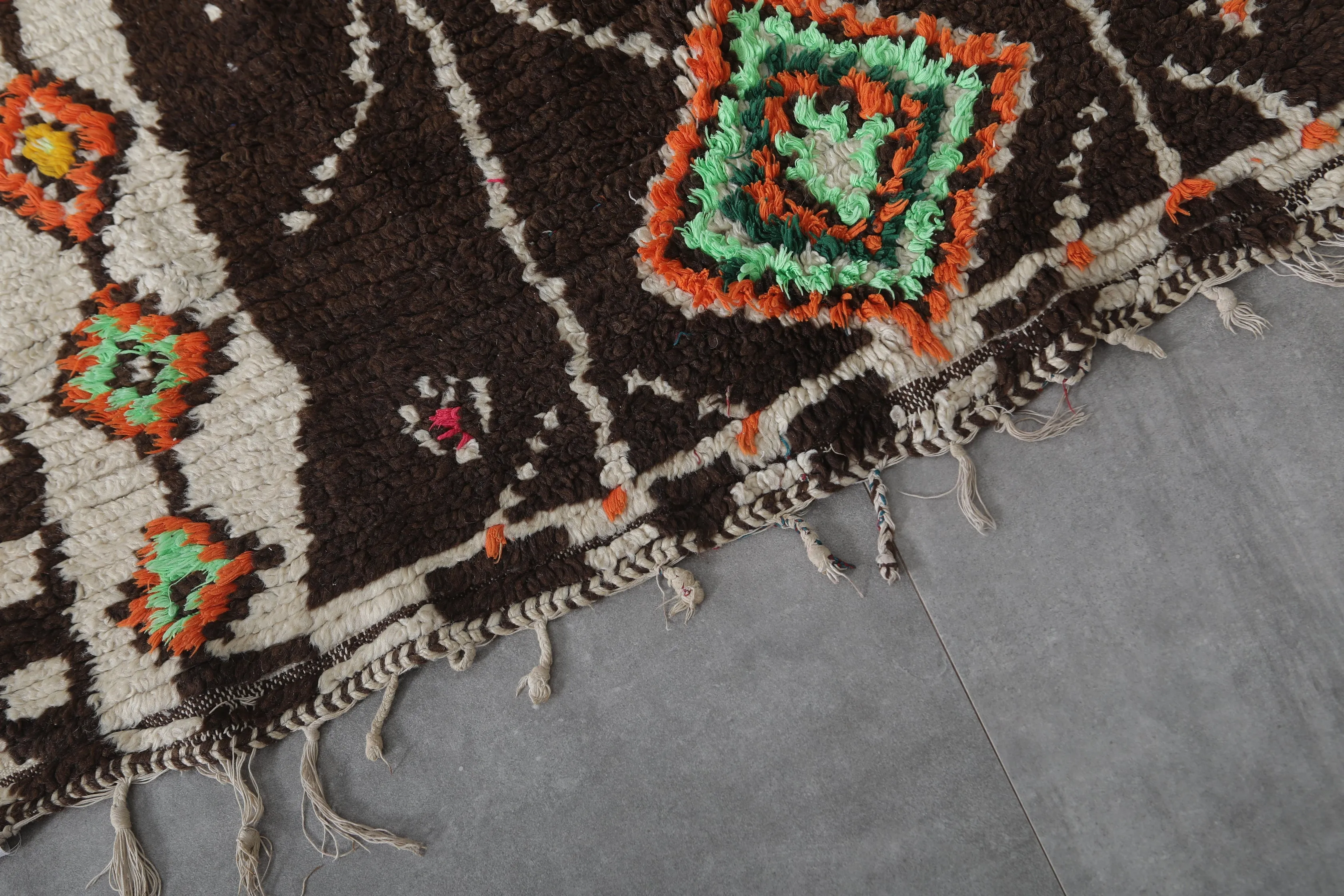 Vintage Brown Moroccan Rug 4.6 X 7.8 FT - Handcrafted Elegance