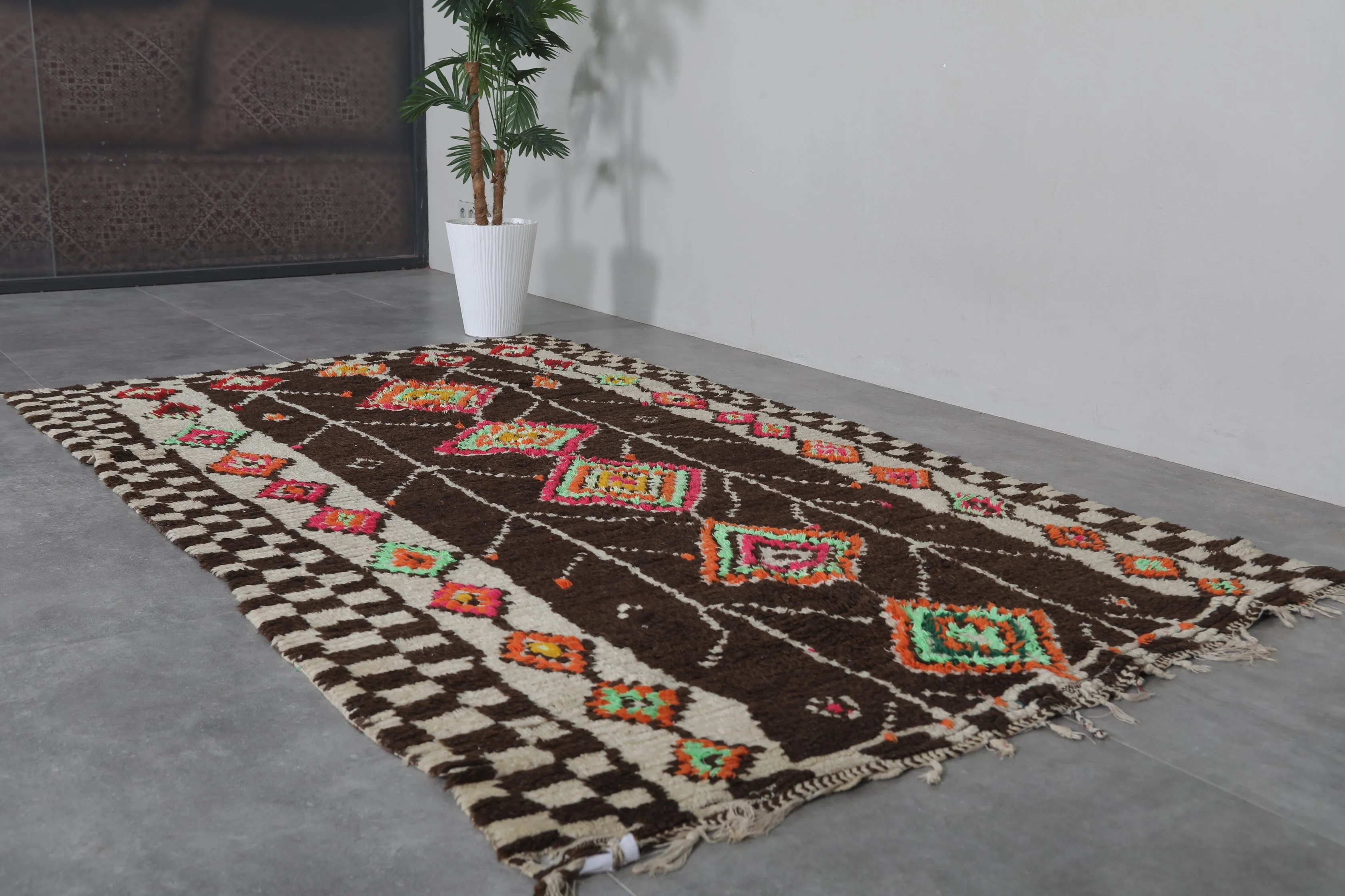Vintage Brown Moroccan Rug 4.6 X 7.8 FT - Handcrafted Elegance