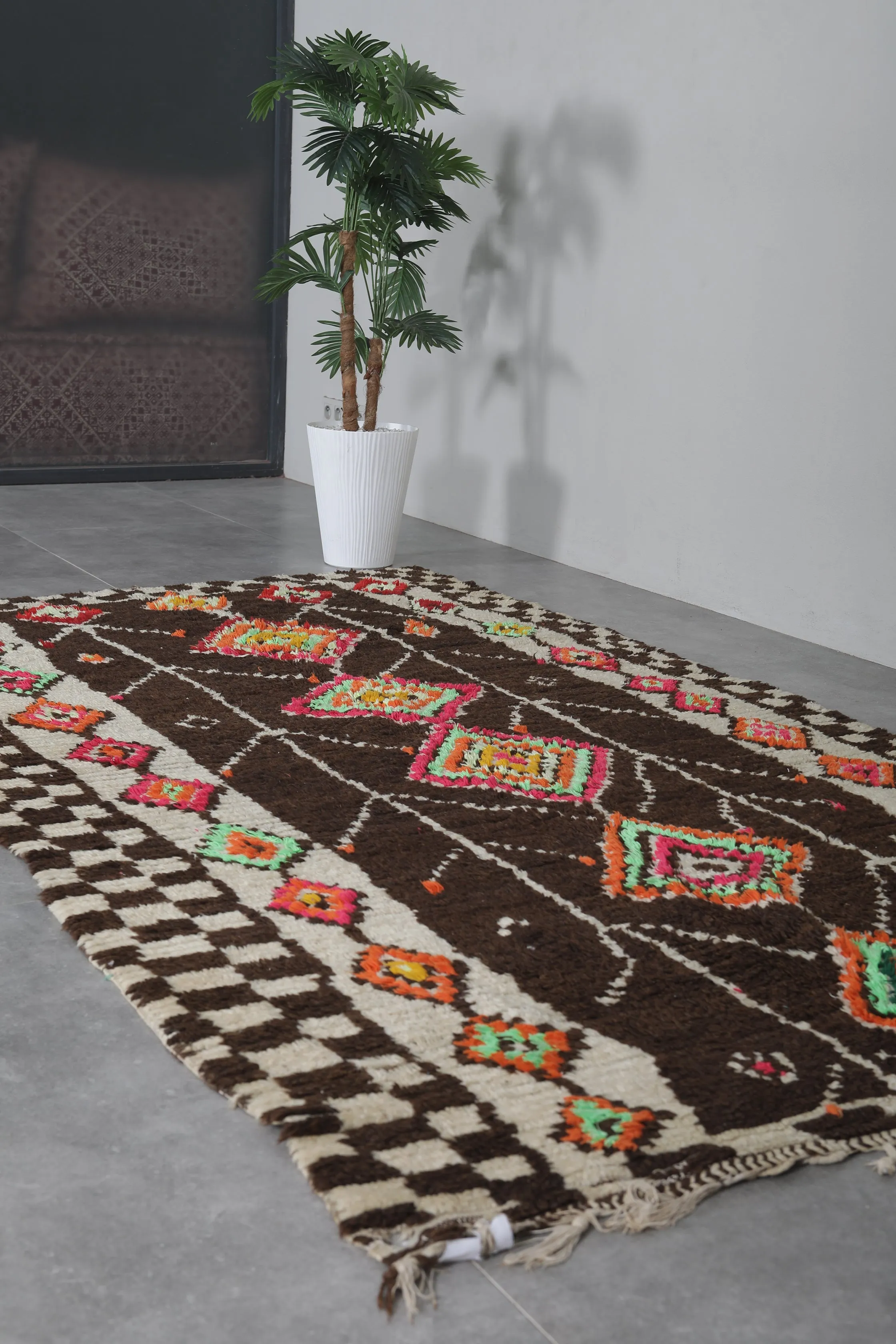 Vintage Brown Moroccan Rug 4.6 X 7.8 FT - Handcrafted Elegance