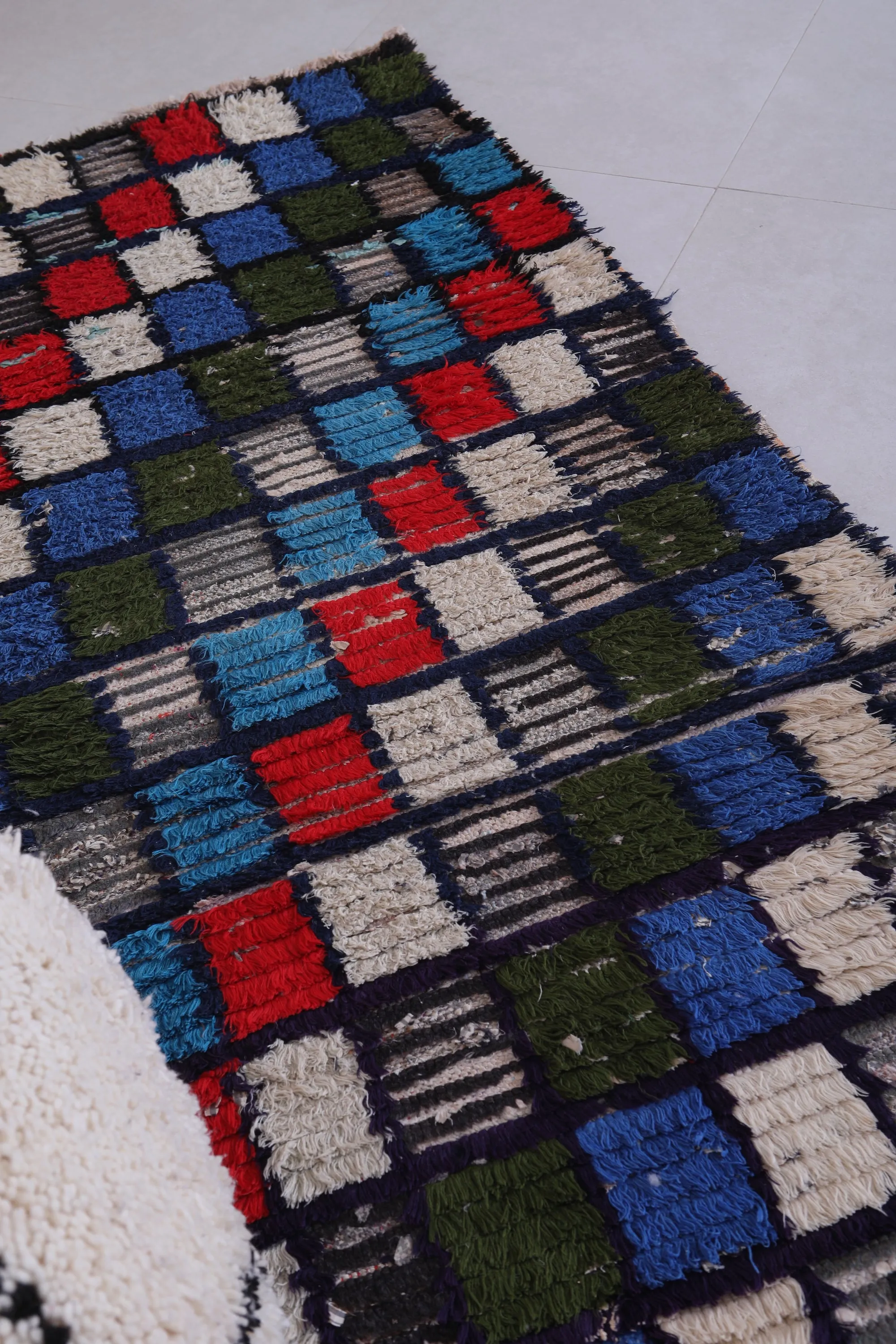Vintage Checkered Rug 2.9 X 6.1 Feet – Handwoven Moroccan Style