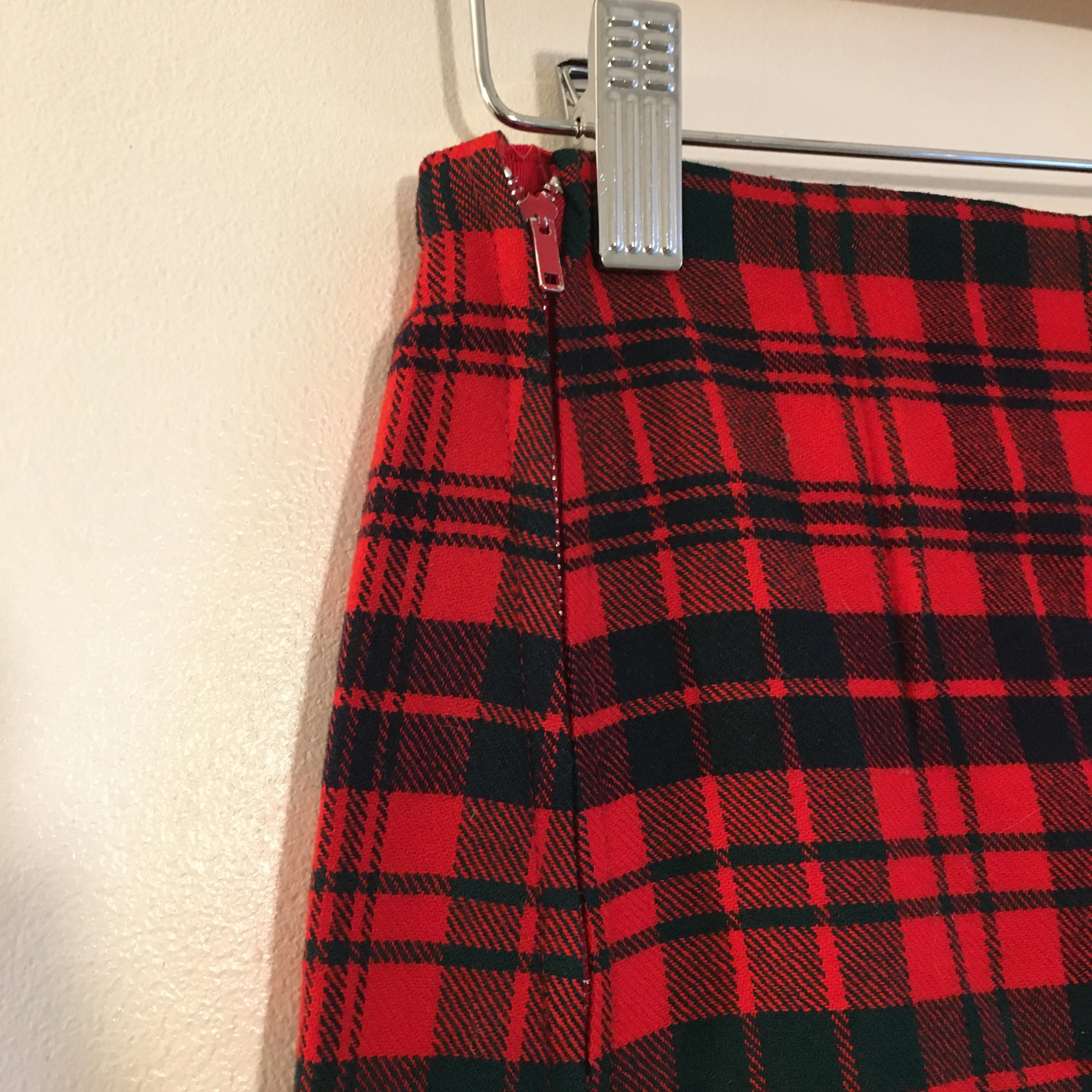 Vintage Handmade Wool Plaid Knee Length skirt with Pockets // size small