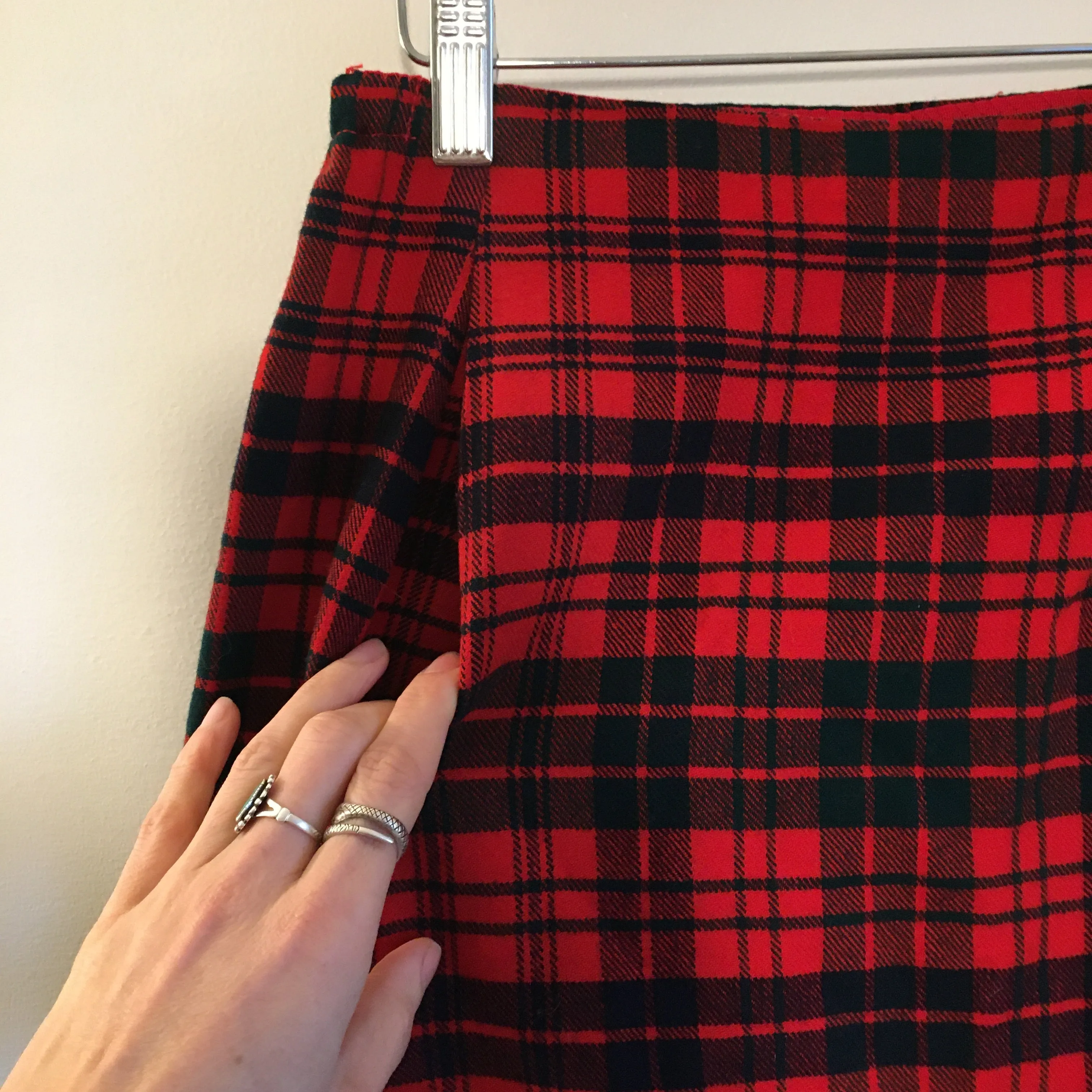 Vintage Handmade Wool Plaid Knee Length skirt with Pockets // size small