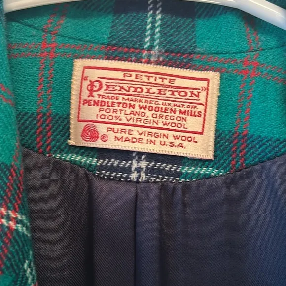 Vintage Pendleton 100% wool plaid blazer. Size 4P